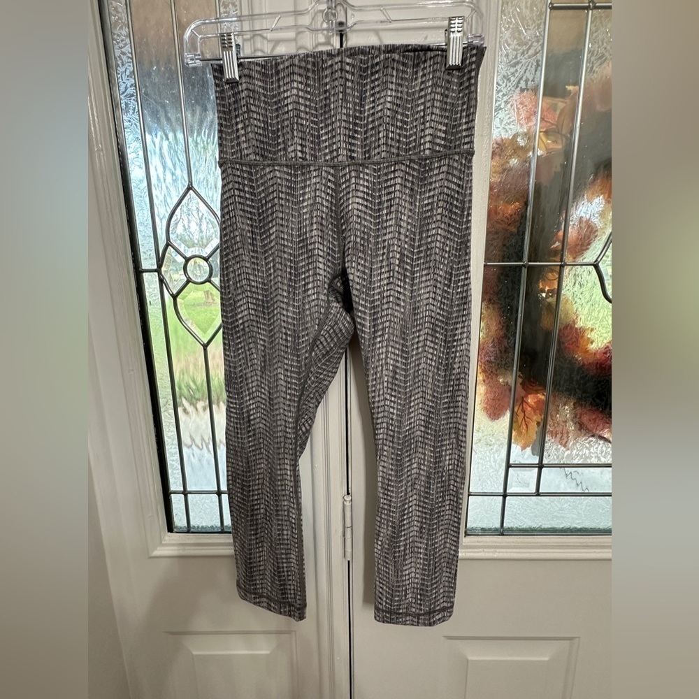 Lululemon Wunder Under Crop 21” inseam 
Size 6